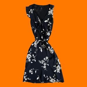00's vintage black and cream floral 100% silk y2k dress Size 2 the limited